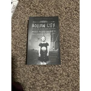 miss peregrines home for peculiar children - Hollow City by Ransom Riggs